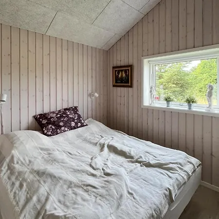 Feriehus 4 Bedroom Stunning In Hals