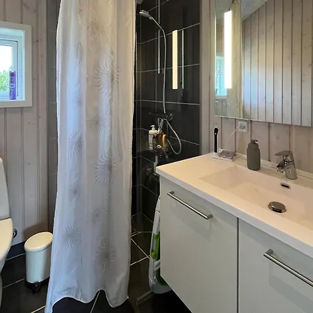 Feriehus 4 Bedroom Stunning In *