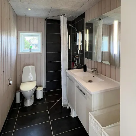Feriehus 4 Bedroom Stunning In Hals